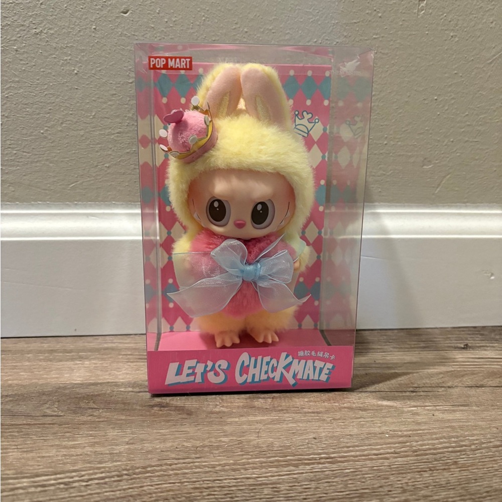 Pop Mart Let's Checkmate Queen Labubu Figure